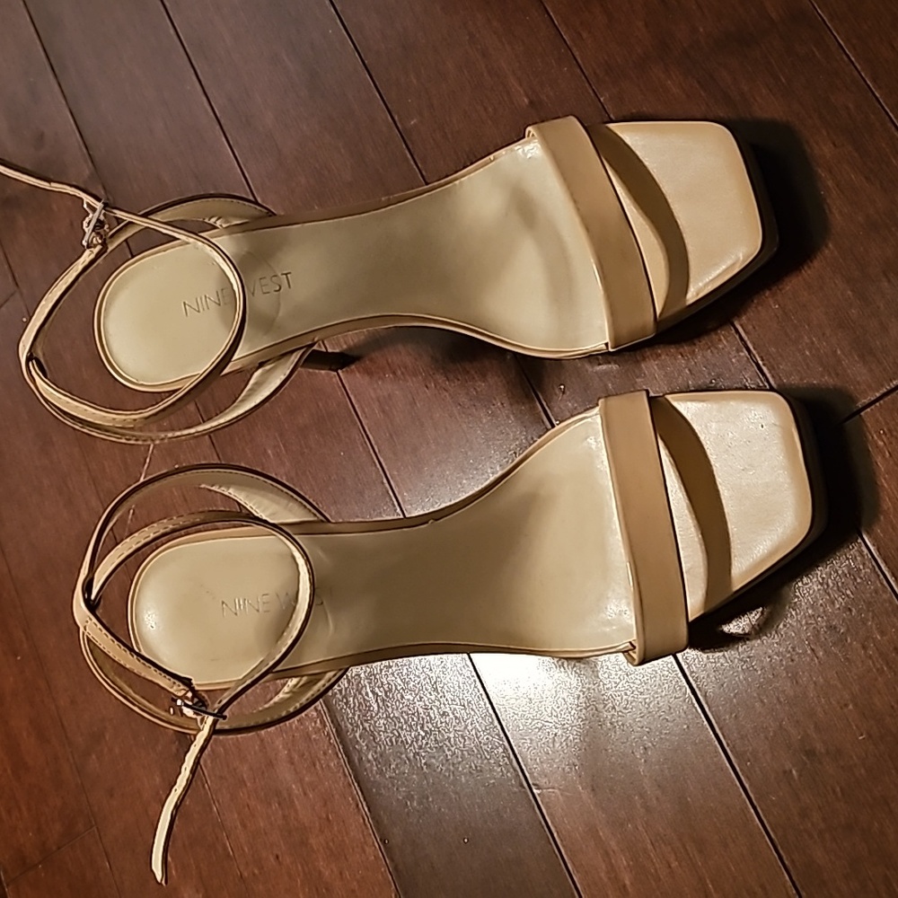 Nude Nine West heels size 9
